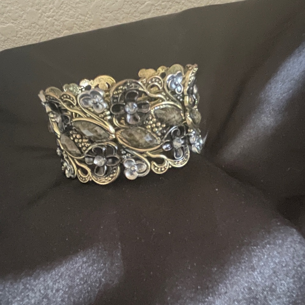 Elegant Gold and Black Floral Bracelet